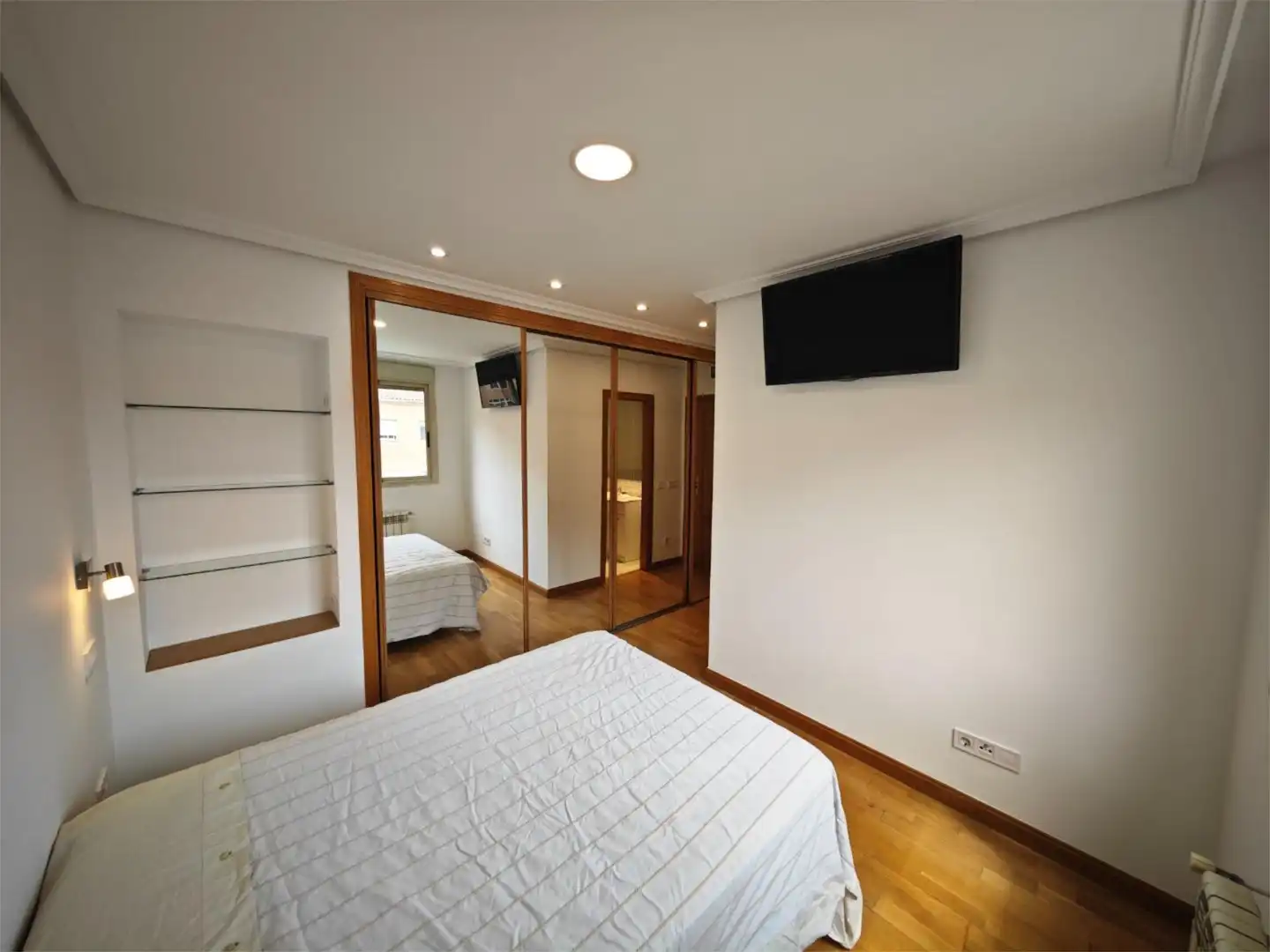 Habitación de Piso de alquiler en  Madrid Capital con Aire acondicionado, Calefacción y Jardín privado