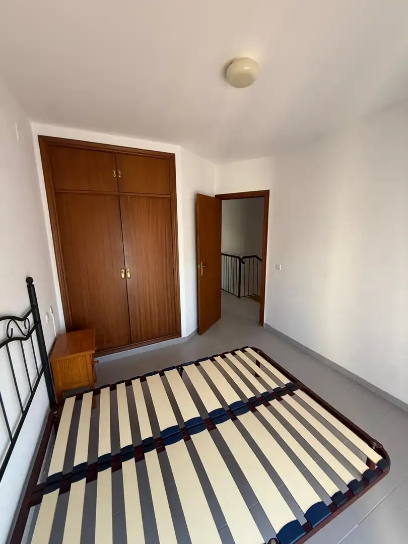 Casa adosada en venda a Calle Olivo, 2, El Portil Dormitori de Casa adosada en venda en El Portil amb Aire condicionat i Terrassa