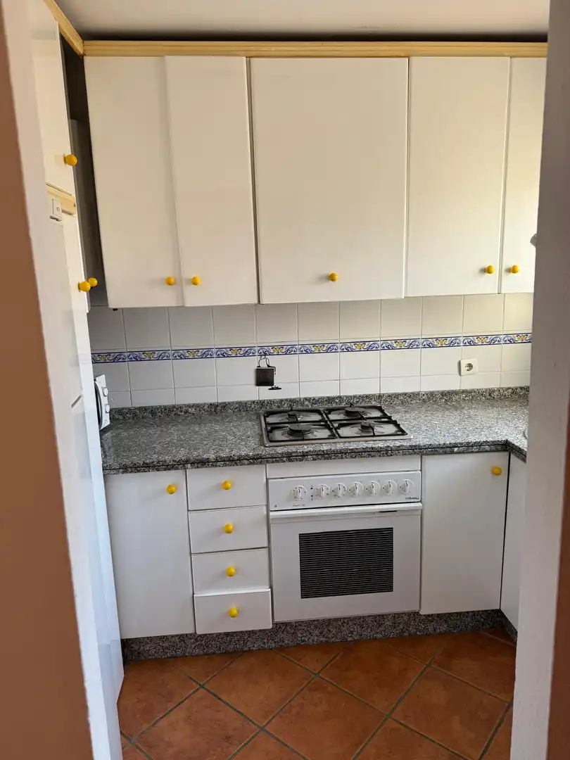 Casa adosada en venda a Calle Olivo, 2, El Portil Cuina de Casa adosada en venda en El Portil amb Aire condicionat i Terrassa