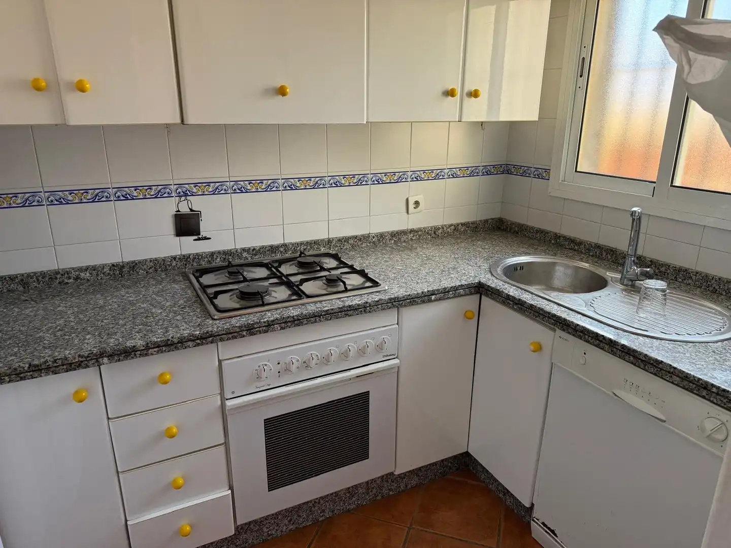 Casa adosada en venda a Calle Olivo, 2, El Portil Cuina de Casa adosada en venda en El Portil amb Aire condicionat i Terrassa