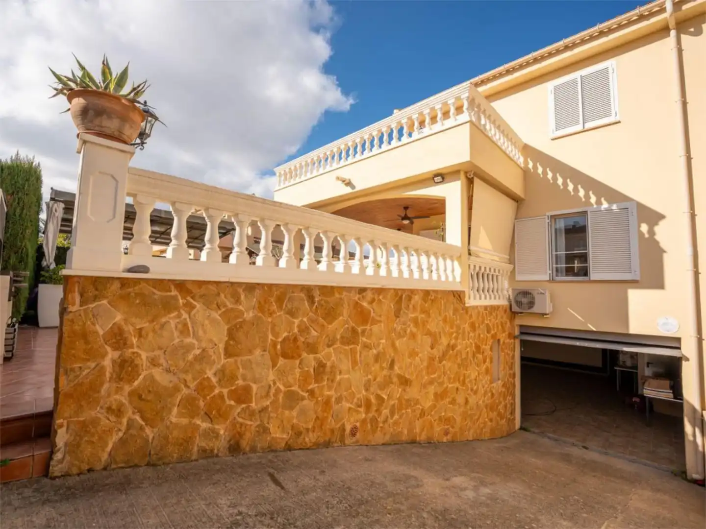 Vista exterior de Casa o chalet en venta en Marratxí con Aire acondicionado, Piscina y Balcón
