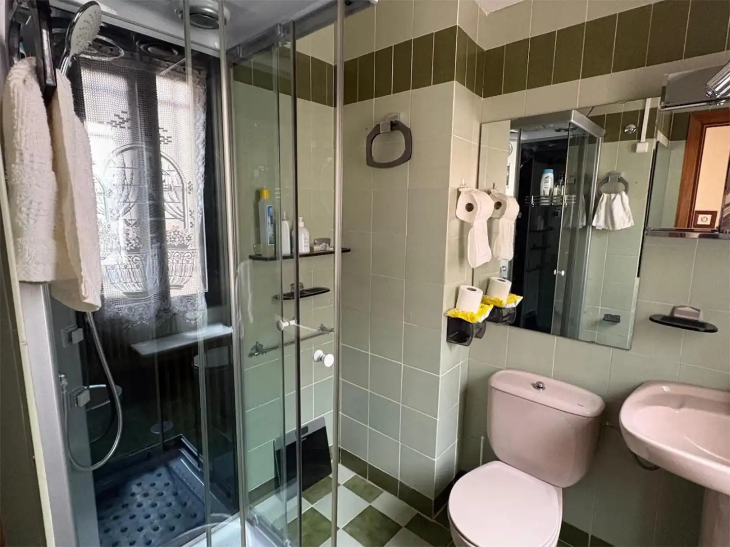 Flat for sale in Plaza San Esteban, 4, Casco Antiguo Bathroom of Flat for sale in Zamora Capital with Heating, Parquet flooring and Terrace