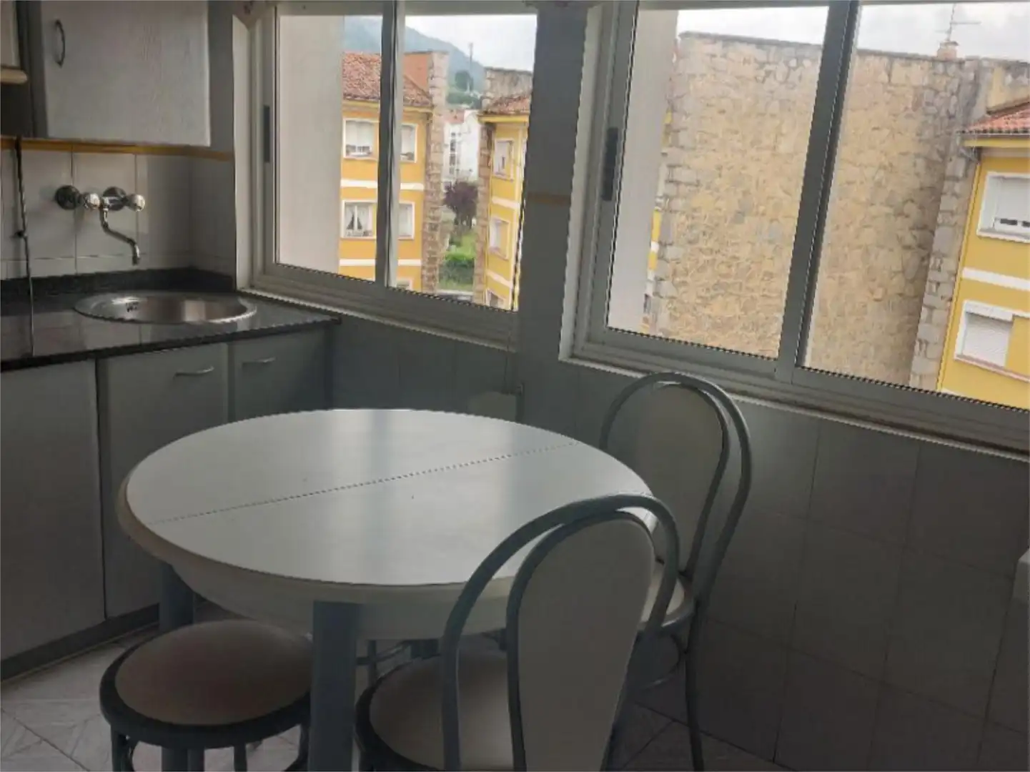 Piso en venta en Calle Alfoz de Pramaro, 2, Grado Cocina de Piso en venta en Grado