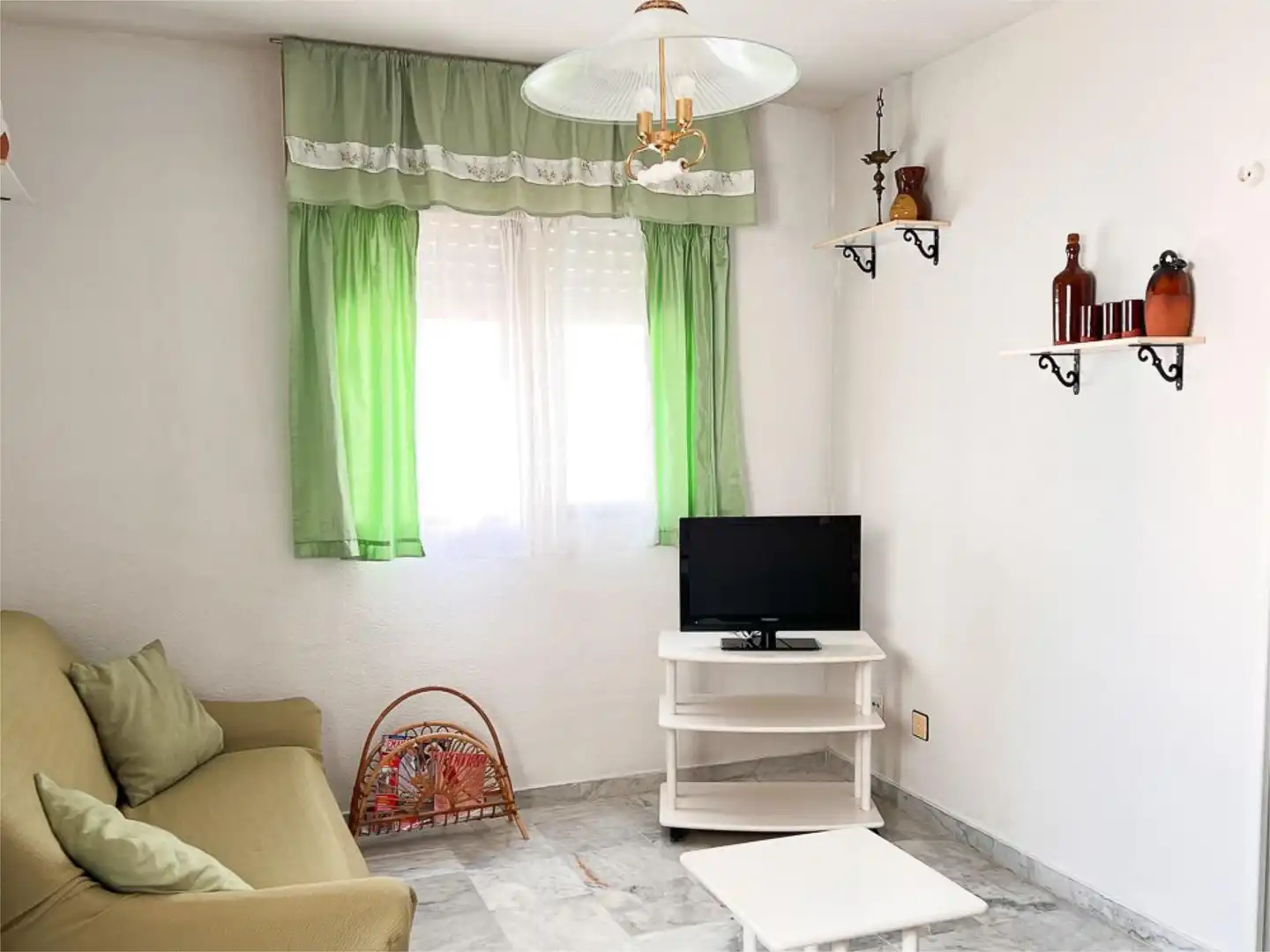 Wohnzimmer von Wohnungen zur Miete in Salobreña mit Terrasse, Schwimmbad und Möbliert