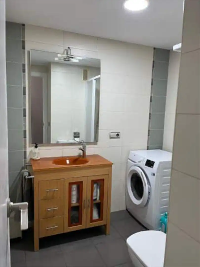 Apartamento de alquiler en Moncófar Playa Baño de Apartamento de alquiler en Moncofa con Terraza, Piscina y Amueblado