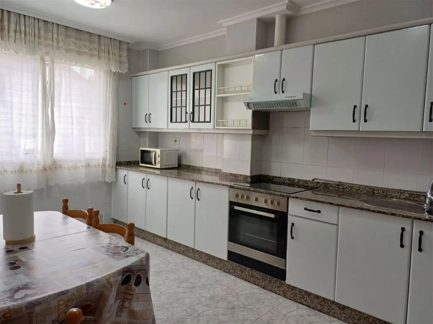 Habitación en Estrada Matamá Pazo-Comesaña, 32, Comesaña - Matamá Habitación en Estrada Matamá Pazo-Comesaña, 32, Comesaña - Matamá