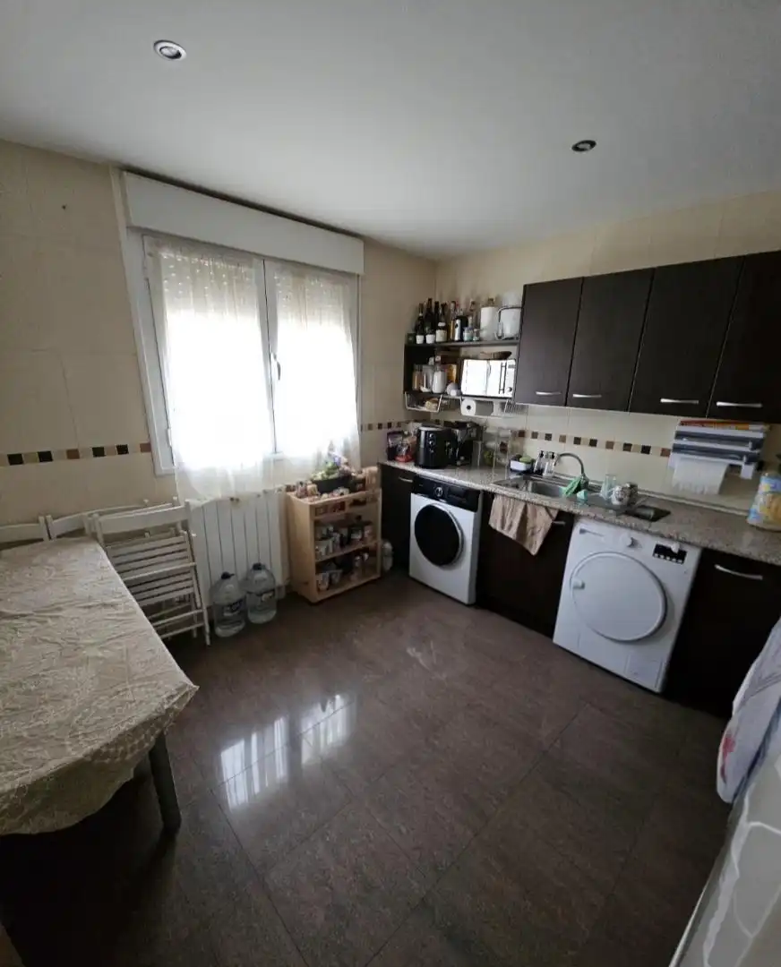 Casa adosada en venta en Calle de la Iglesia, 26, Ejea de los Caballeros Cocina de Casa adosada en venta en Ejea de los Caballeros con Terraza y Balcón