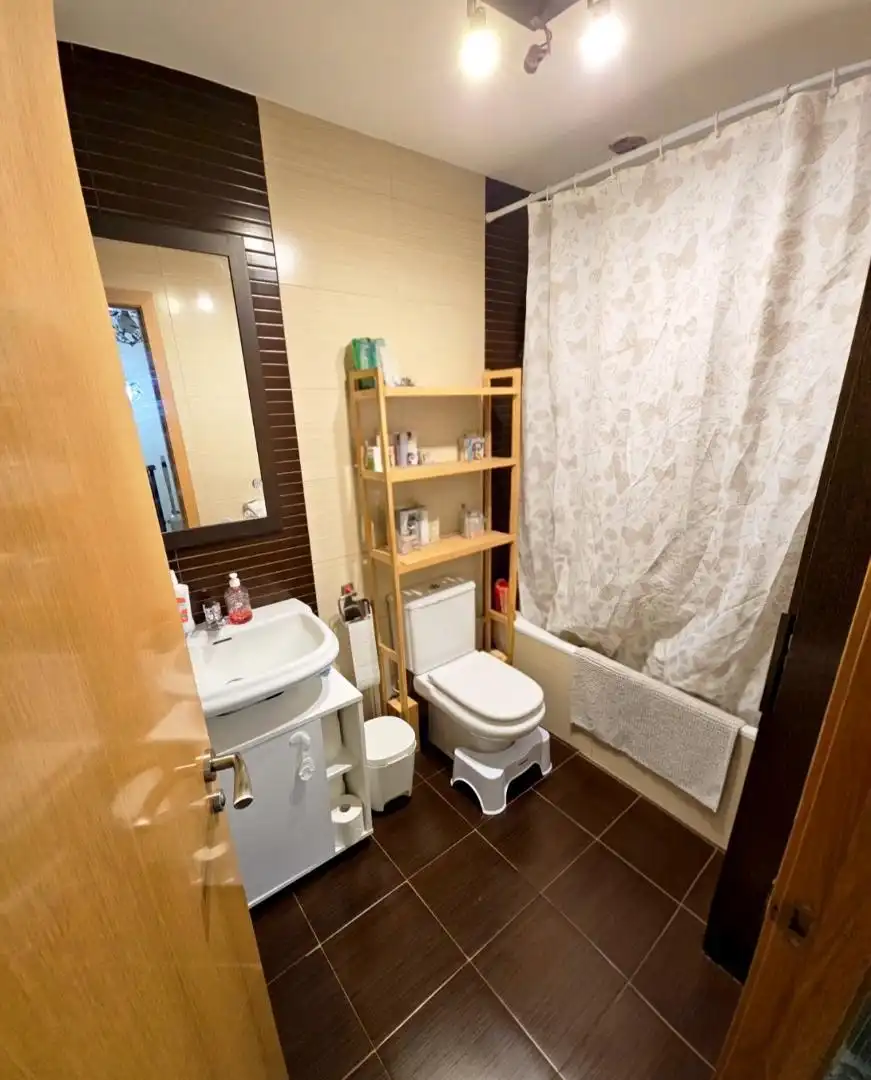 Casa adosada en venta en Calle de la Iglesia, 26, Ejea de los Caballeros Baño de Casa adosada en venta en Ejea de los Caballeros con Terraza y Balcón