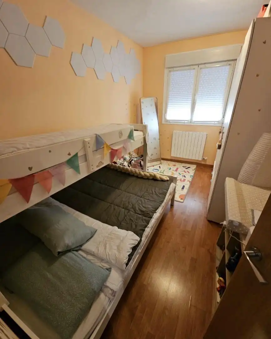 Casa adosada en venta en Calle de la Iglesia, 26, Ejea de los Caballeros Habitación de Casa adosada en venta en Ejea de los Caballeros con Terraza y Balcón