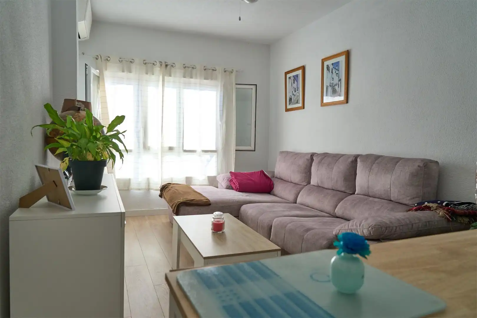 Wohnung zum Verkauf in Calle de la Isla de Arosa, 37, Peñagrande Wohnzimmer von Wohnung zum Verkauf in Madrid Capital mit Klimaanlage