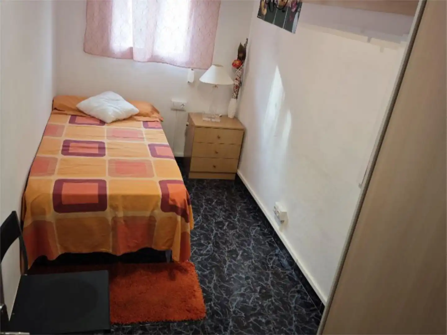 Habitació a Carrer del Morral del Llop, 112, Sant Llorenç Dormitori de Pis per a compartir en Terrassa amb Moblat i Balcó