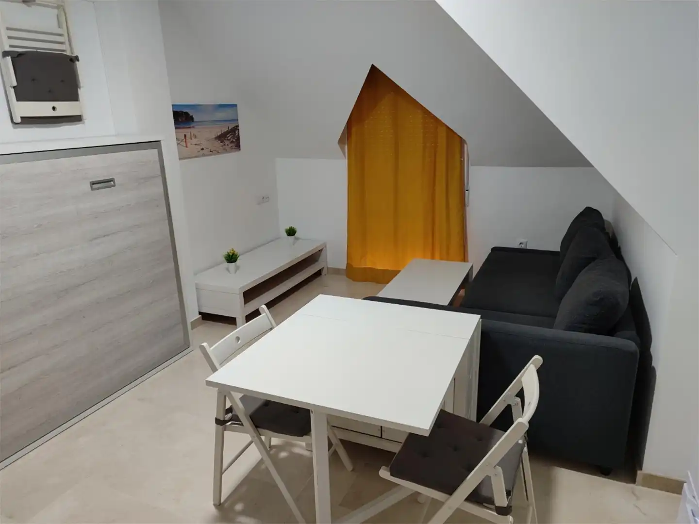Sala d'estar de Estudi de lloguer en Monachil amb Moblat, Microones i Aparcament comunitari