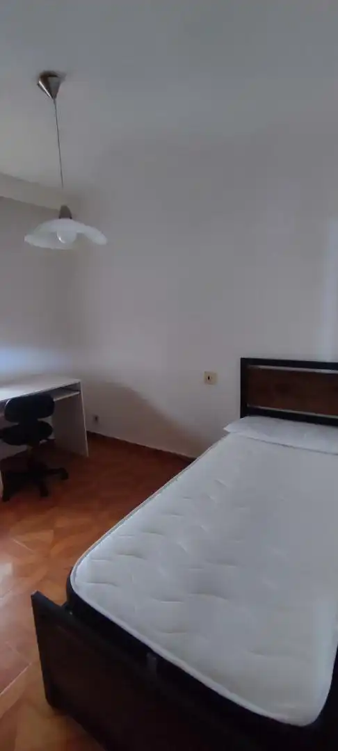 Wohnung zur Miete in Calle Tomillar, 8, Pizarrales Schlafzimmer von Wohnung zur Miete in Salamanca mit Heizung, Parkett und Terrasse