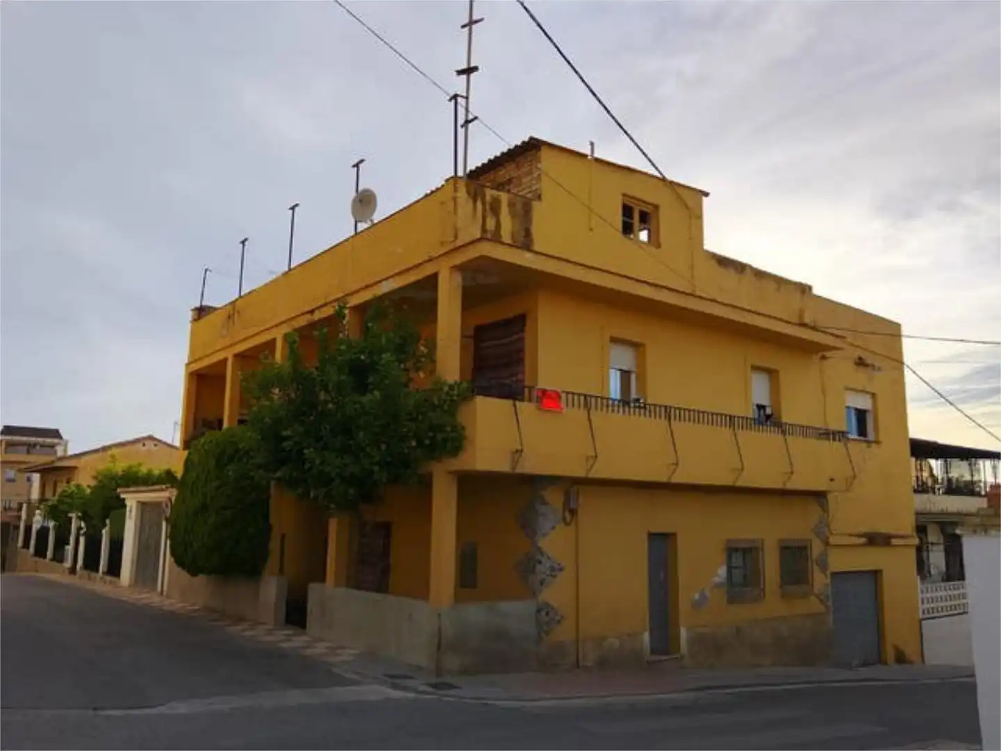 Exterior view of Houses for sale in  Granada Capital