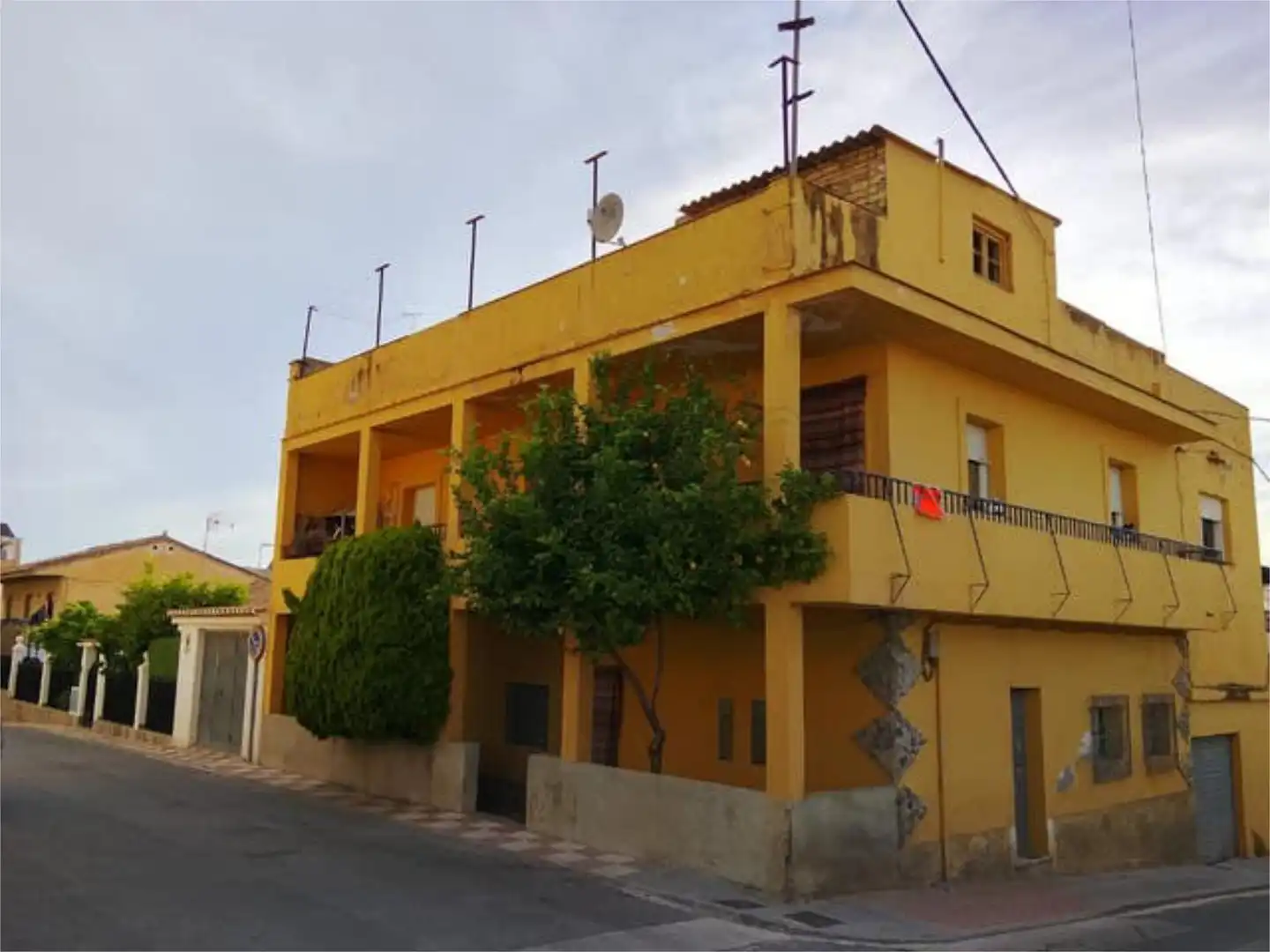 Exterior view of Houses for sale in  Granada Capital