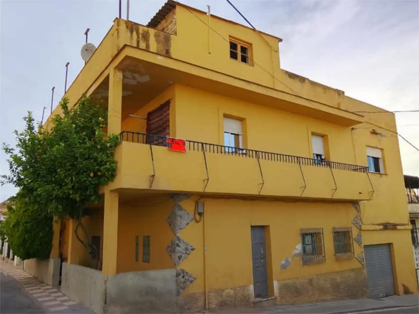 Exterior view of Houses for sale in  Granada Capital
