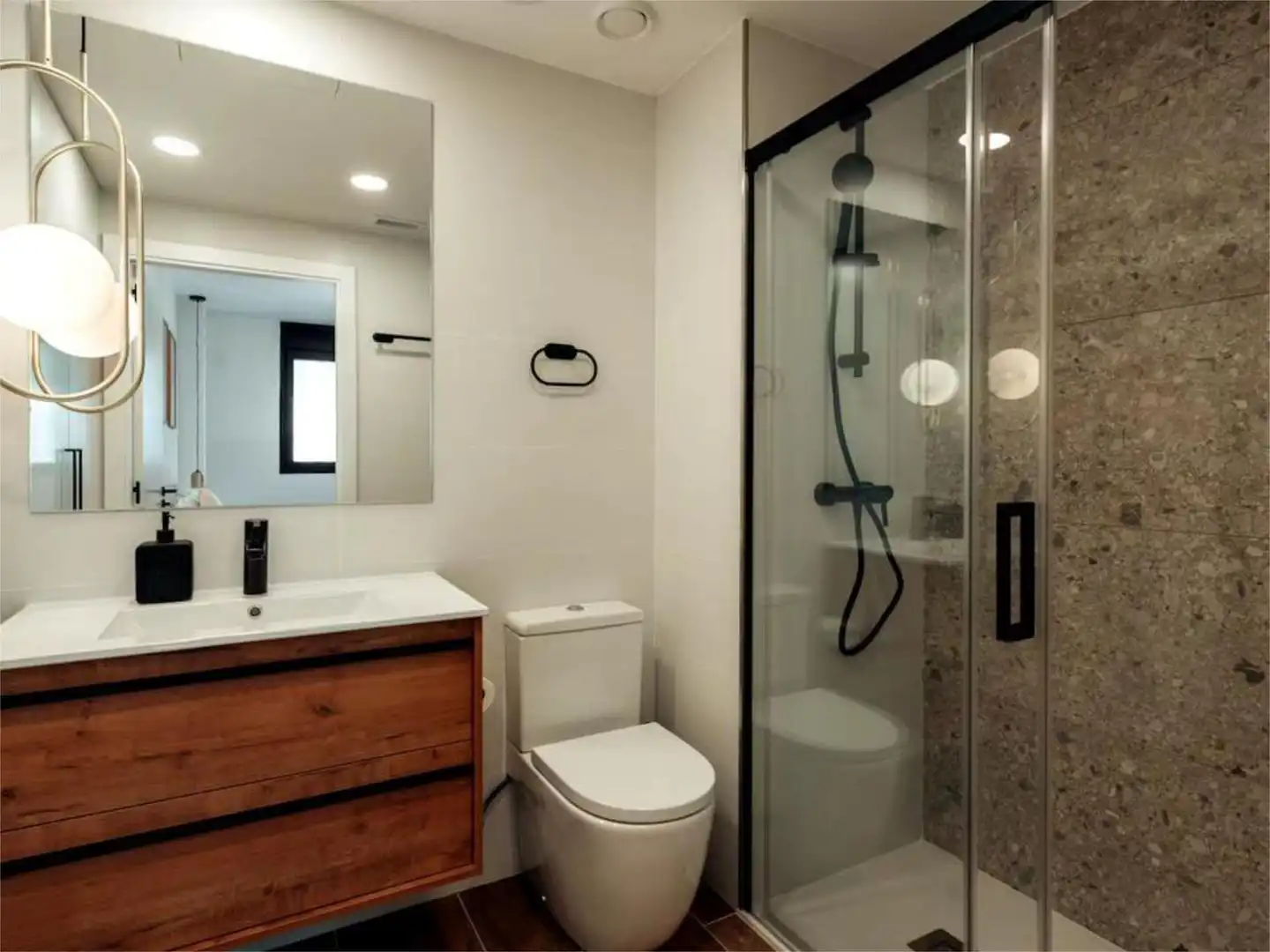 Apartamento de alquiler en Carrer del Pintor Fortuny, 5, El Raval Baño de Apartamento de alquiler en Barcelona Capital con Aire acondicionado y Balcón