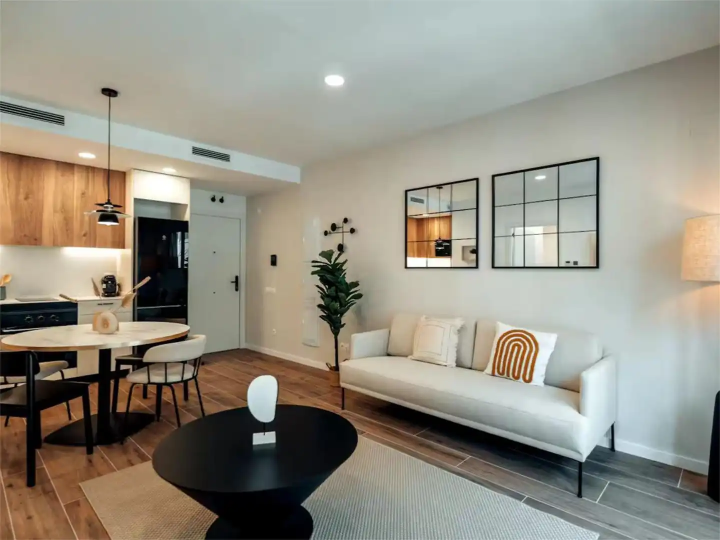 Living room of Apartments for rent in  Barcelona Capital  with Air Conditioner and Balcony