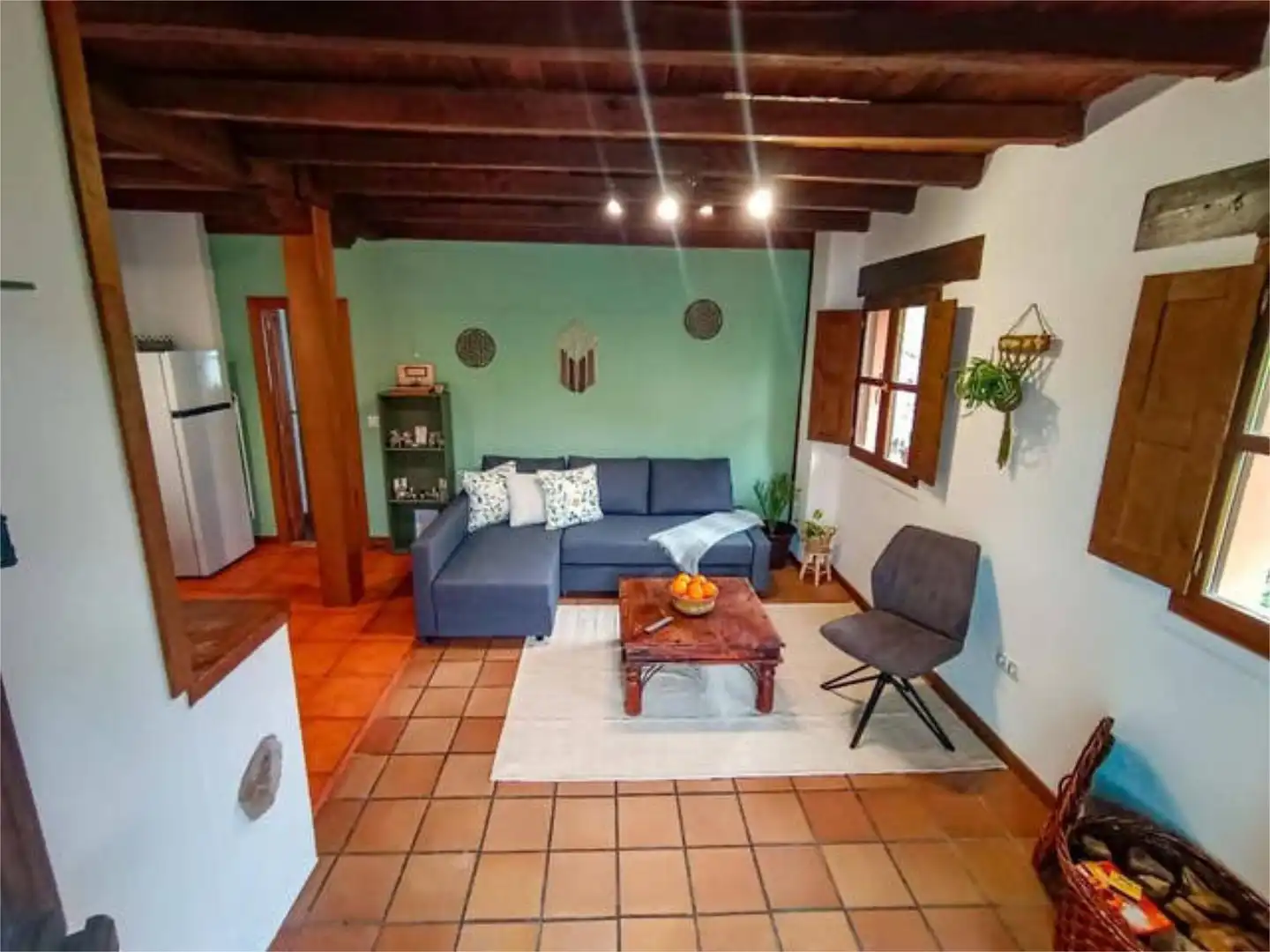 Sala d'estar de Apartament de lloguer en Piloña amb Terrassa i Moblat