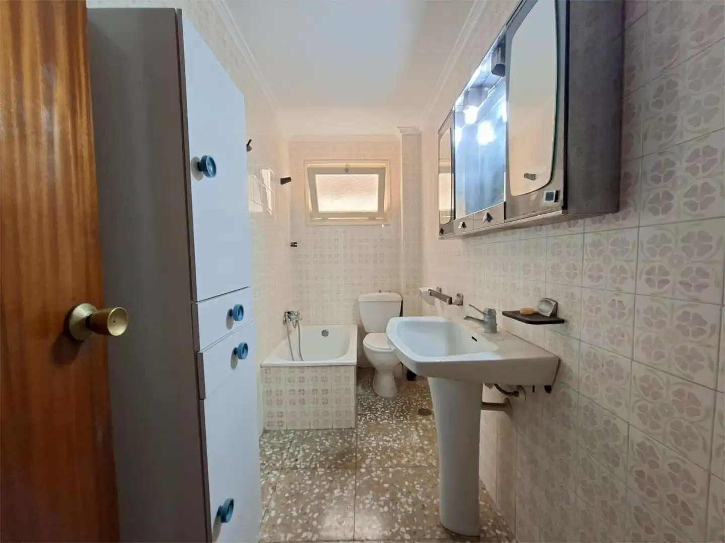 Baño de Piso en venta en Crevillent con Aire acondicionado, Amueblado y Balcón