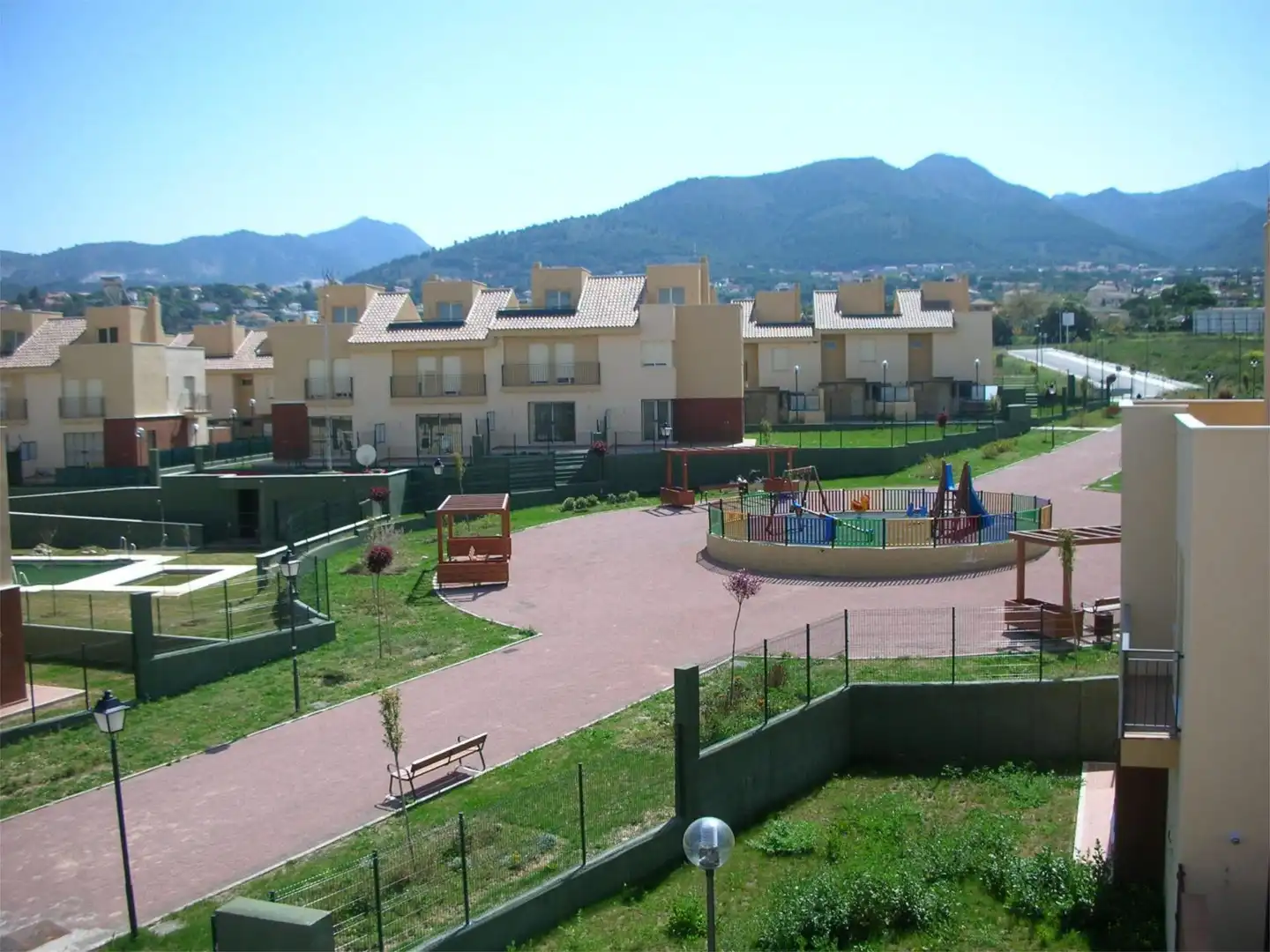 Vista exterior de Pis en venda en Alhaurín de la Torre amb Aire condicionat, Calefacció i Jardí privat