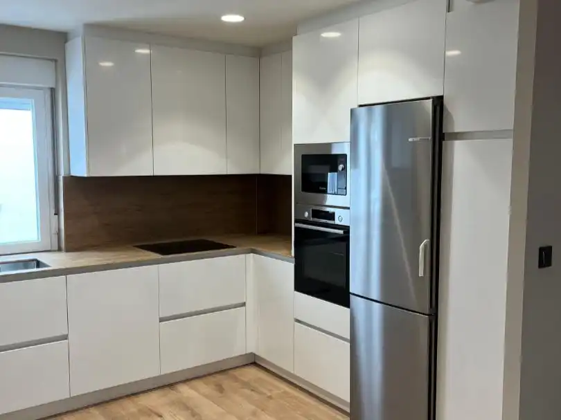 Wohnung zum Verkauf in Avenida del Padre Isla, 118, San Esteban Küche von Wohnung zum Verkauf in León Capital mit Balkon