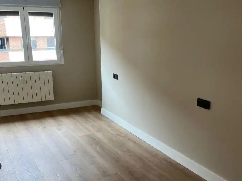 Wohnung zum Verkauf in Avenida del Padre Isla, 118, San Esteban Schlafzimmer von Wohnung zum Verkauf in León Capital mit Balkon