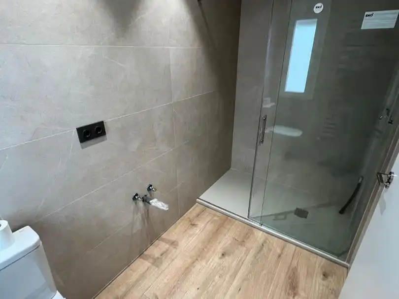 Wohnung zum Verkauf in Avenida del Padre Isla, 118, San Esteban Badezimmer von Wohnung zum Verkauf in León Capital mit Balkon