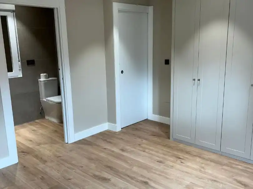 Wohnung zum Verkauf in Avenida del Padre Isla, 118, San Esteban Schlafzimmer von Wohnung zum Verkauf in León Capital mit Balkon