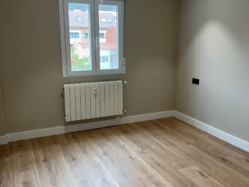 Wohnung zum Verkauf in Avenida del Padre Isla, 118, San Esteban Schlafzimmer von Wohnung zum Verkauf in León Capital mit Balkon