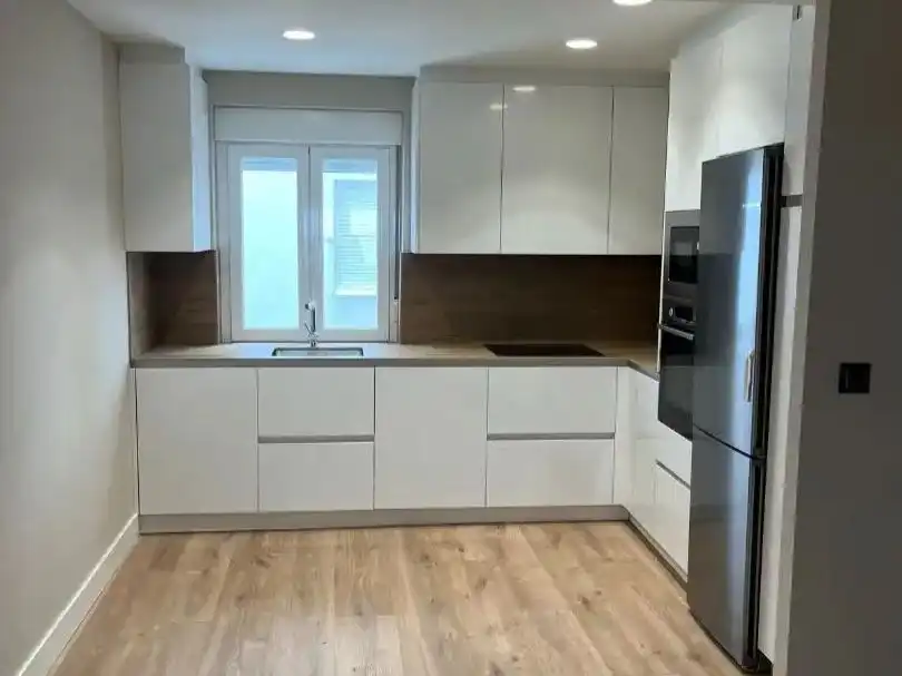 Wohnung zum Verkauf in Avenida del Padre Isla, 118, San Esteban Küche von Wohnung zum Verkauf in León Capital mit Balkon