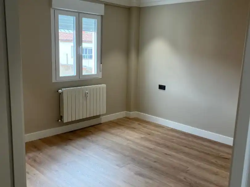 Wohnung zum Verkauf in Avenida del Padre Isla, 118, San Esteban Schlafzimmer von Wohnung zum Verkauf in León Capital mit Balkon