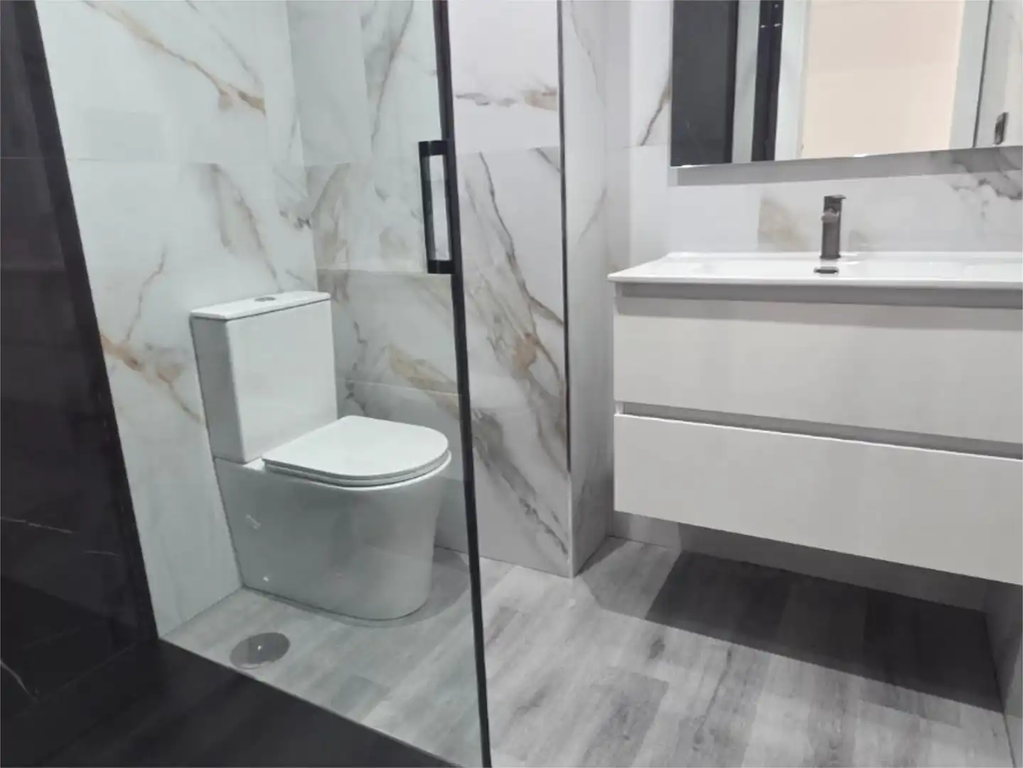 Bathroom of Flat for sale in Vigo   with Terrace