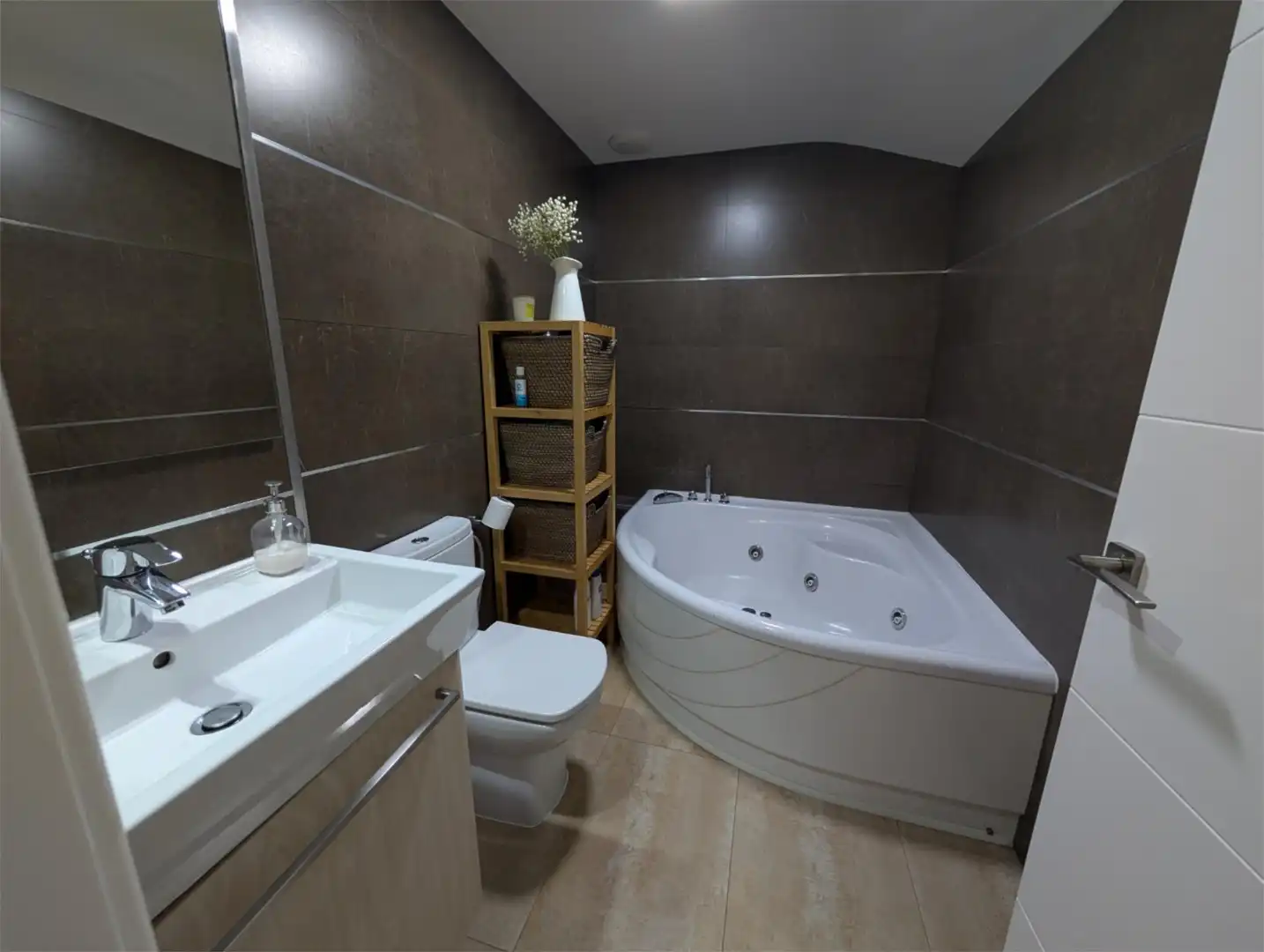 Baño de Dúplex en venta en Rubí con Aire acondicionado, Terraza y Balcón