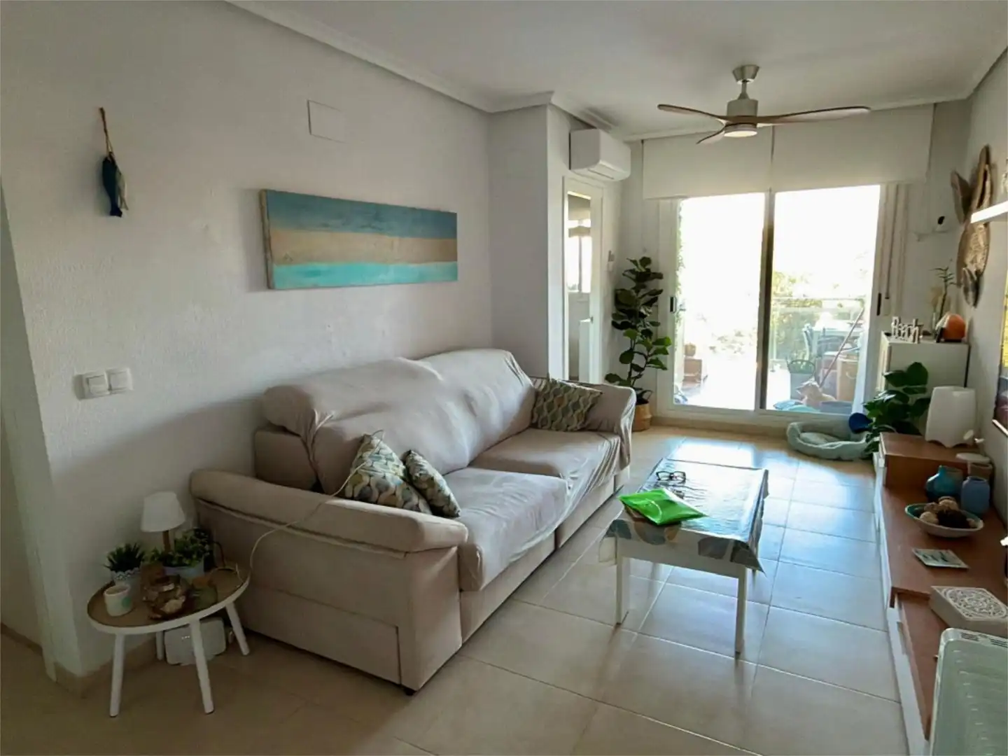 Apartamento en venta en Carrer Amplaries, 47, Cala Blanca Sala de estar de Apartamento en venta en Oropesa del Mar / Orpesa con Aire acondicionado, Terraza y Piscina