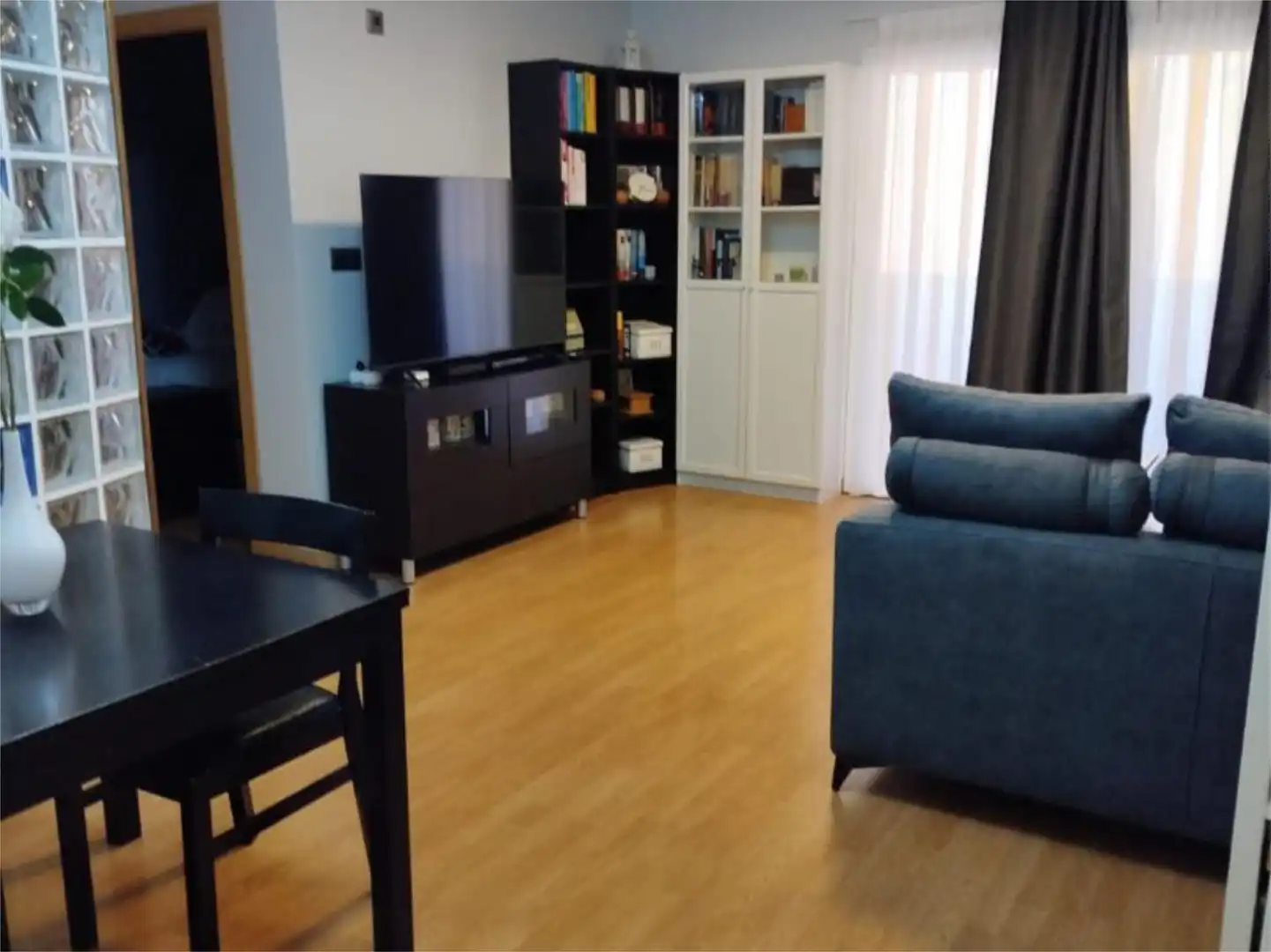 Piso en venta en Calle Amadeo Vives, 3, Parque Ayala - Jardín de la Abadía - Huelín Sala de estar de Piso en venta en Málaga Capital con Parquet, Terraza y Amueblado
