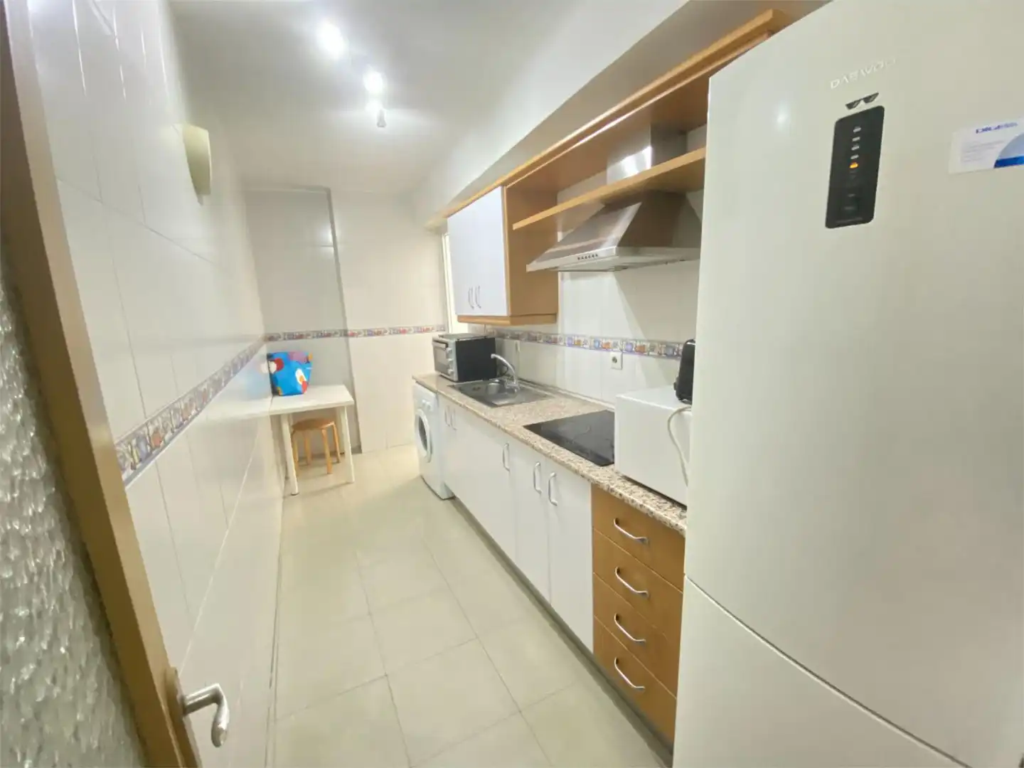 Piso de alquiler en Calle Padre Méndez Casariego, 24, San Carlos - San José Cocina de Piso de alquiler en Sevilla con Terraza, Trastero y Amueblado