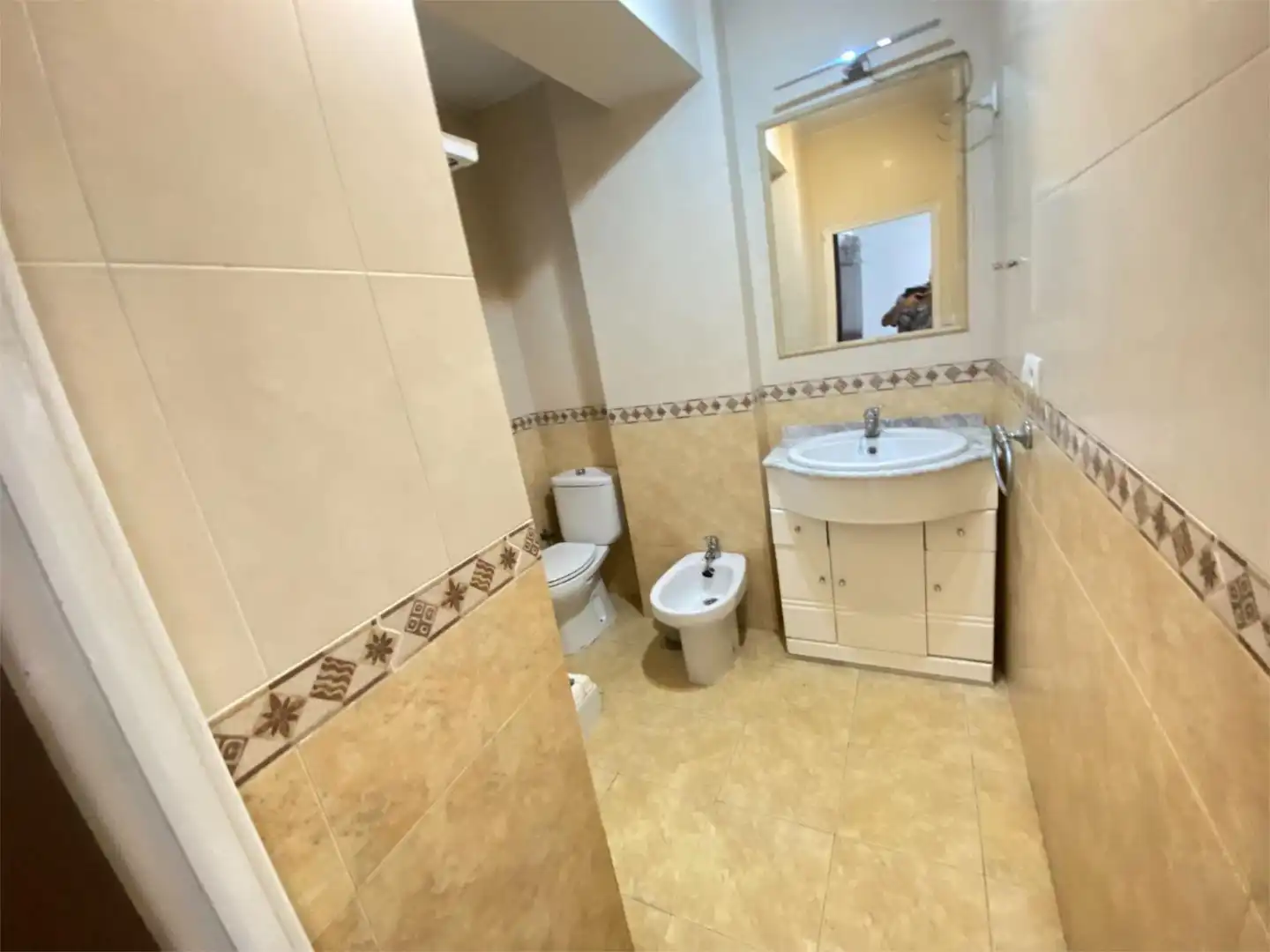 Piso de alquiler en Calle Padre Méndez Casariego, 24, San Carlos - San José Baño de Piso de alquiler en Sevilla con Terraza, Trastero y Amueblado