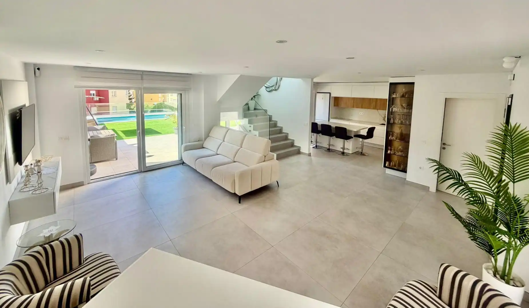 Detached homes for sale in Calle Desembarco, 4, Almerimar Living room of Detached homes for sale in El Ejido with Air Conditioner, Terrace and Swimming Pool