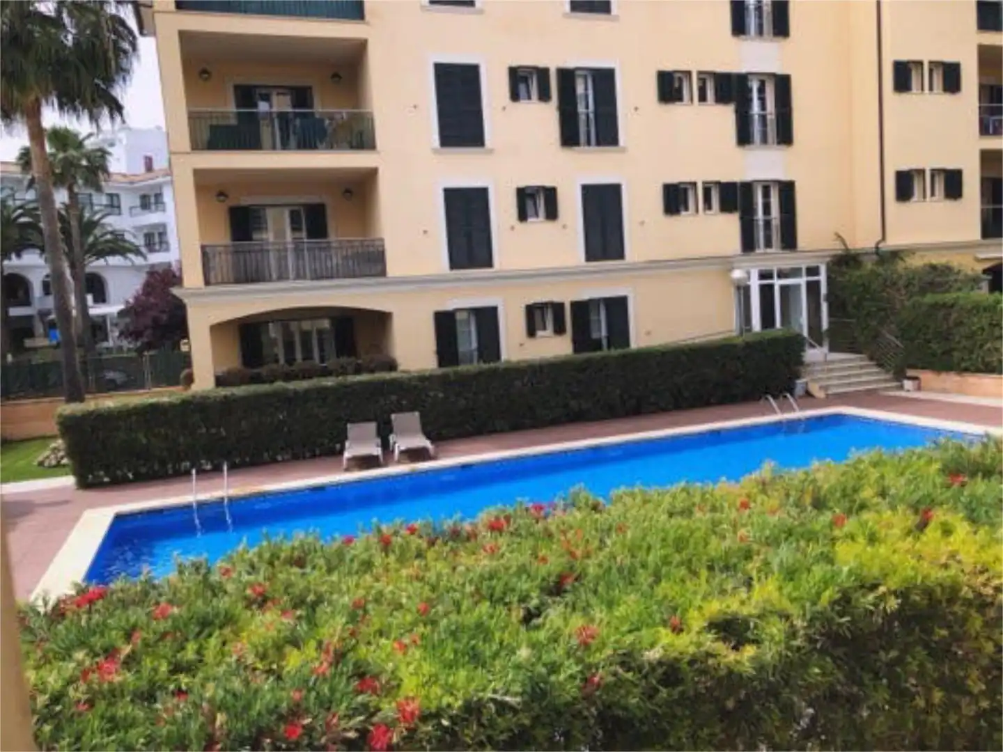Wohnung zum Verkauf in Peguera Schwimmbecken von Wohnung zum Verkauf in Calvià mit Privatgarten, Terrasse und Abstellraum