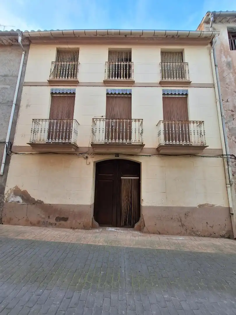 Casa adosada en venda a Carrer Sant Joan, 3, Tales Vista exterior de Casa adosada en venda en Tales