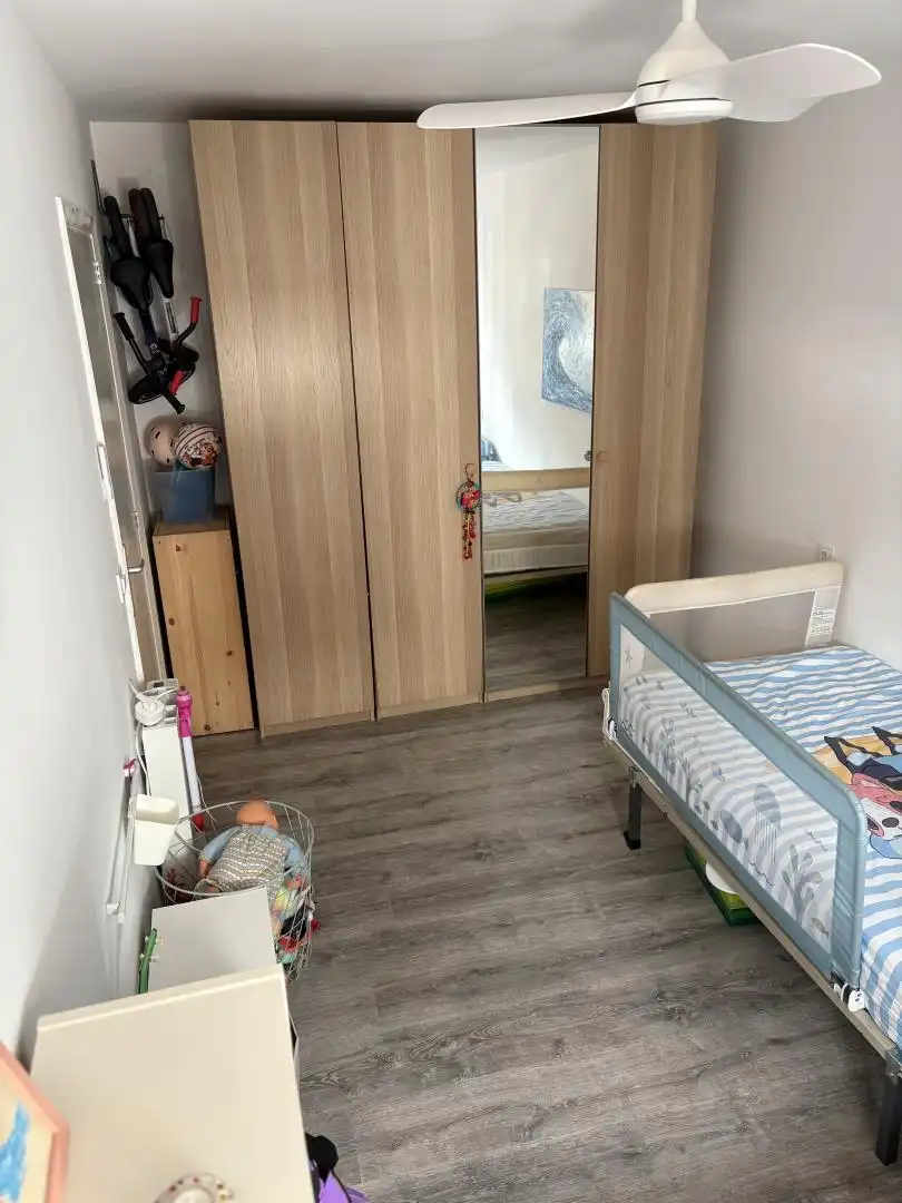 Piso en venta en Carrer d'Antoni Maria Alcover, 52, Camp d'en Serralta Habitación de Piso en venta en Palma de Mallorca con Aire acondicionado, Parquet y Amueblado