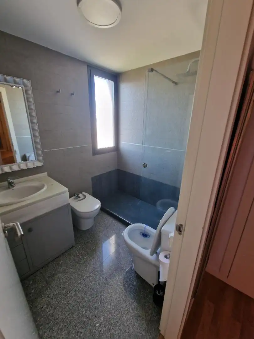 Bathroom of Flat for rent in Mairena del Aljarafe  with Heating, Private garden and Parquet flooring