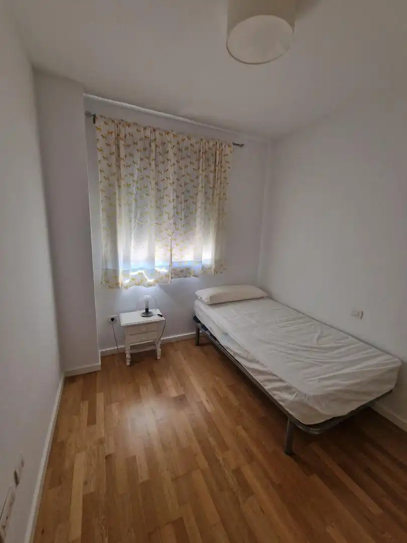 Bedroom of Flat for rent in Mairena del Aljarafe  with Heating, Private garden and Parquet flooring