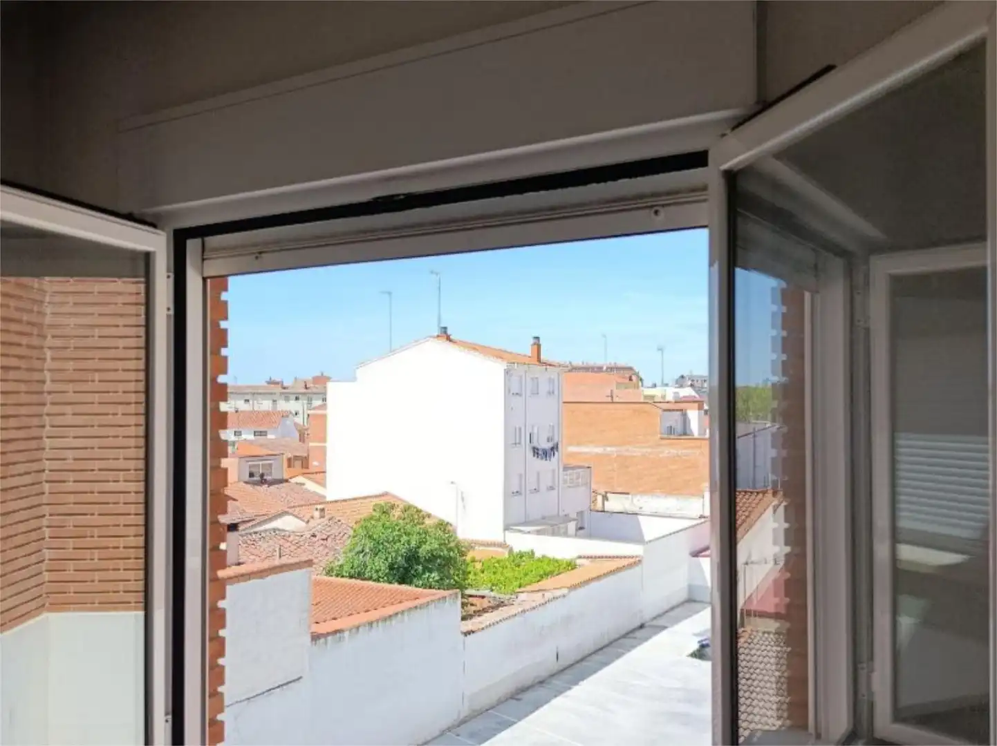 Piso en venta en Calle Primero de Mayo, 1, San José Obrero Vista exterior de Piso en venta en Zamora Capital con Calefacción, Terraza y Trastero