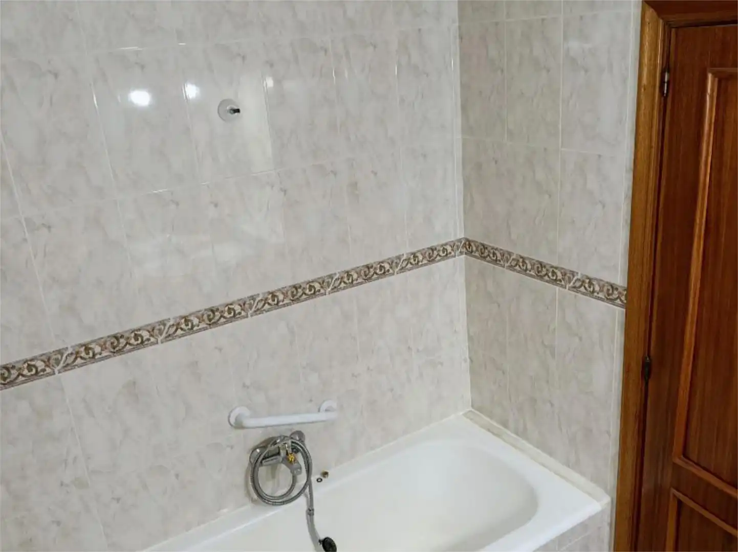 Piso en venta en Calle Primero de Mayo, 1, San José Obrero Baño de Piso en venta en Zamora Capital con Calefacción, Terraza y Trastero