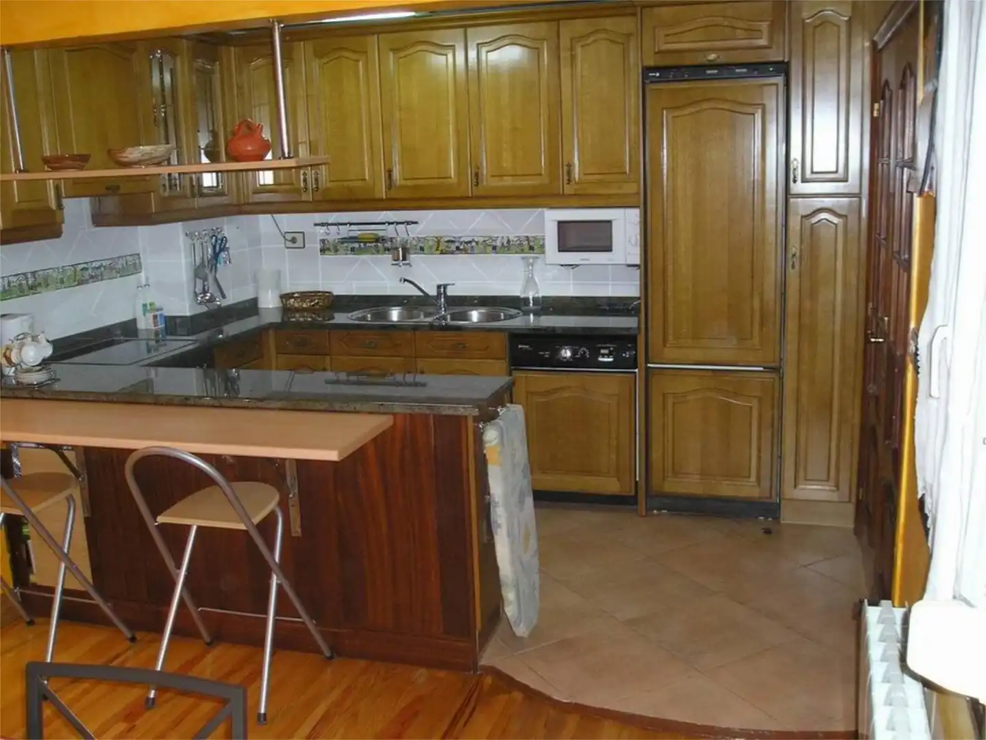 Wohnung zum Verkauf in Barrenkalea, 20, Bergara Küche von Wohnung zum Verkauf in Bergara mit Terrasse und Balkon