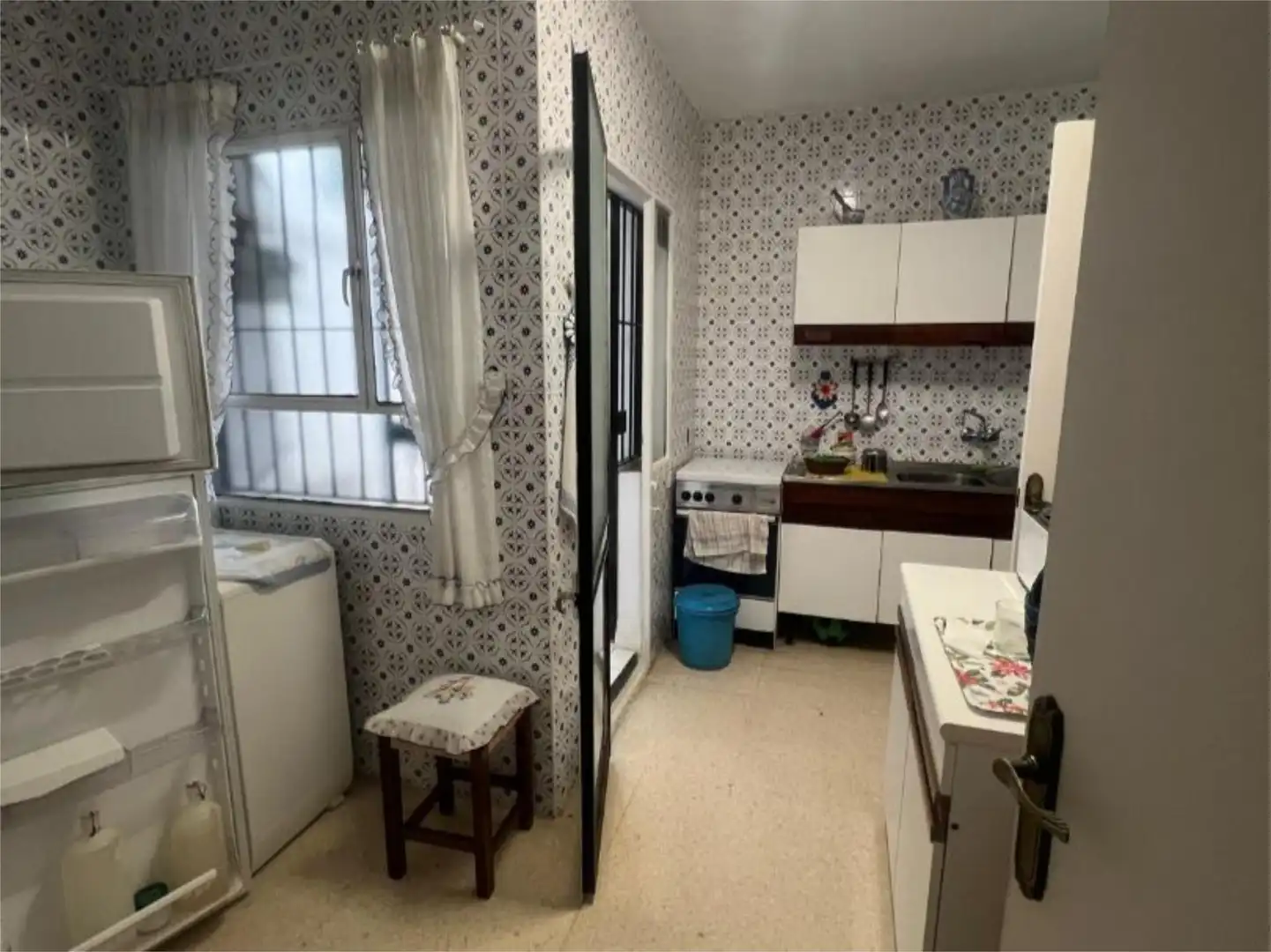 Kitchen of Flat for sale in Sevilla  with Furnished and Community parking