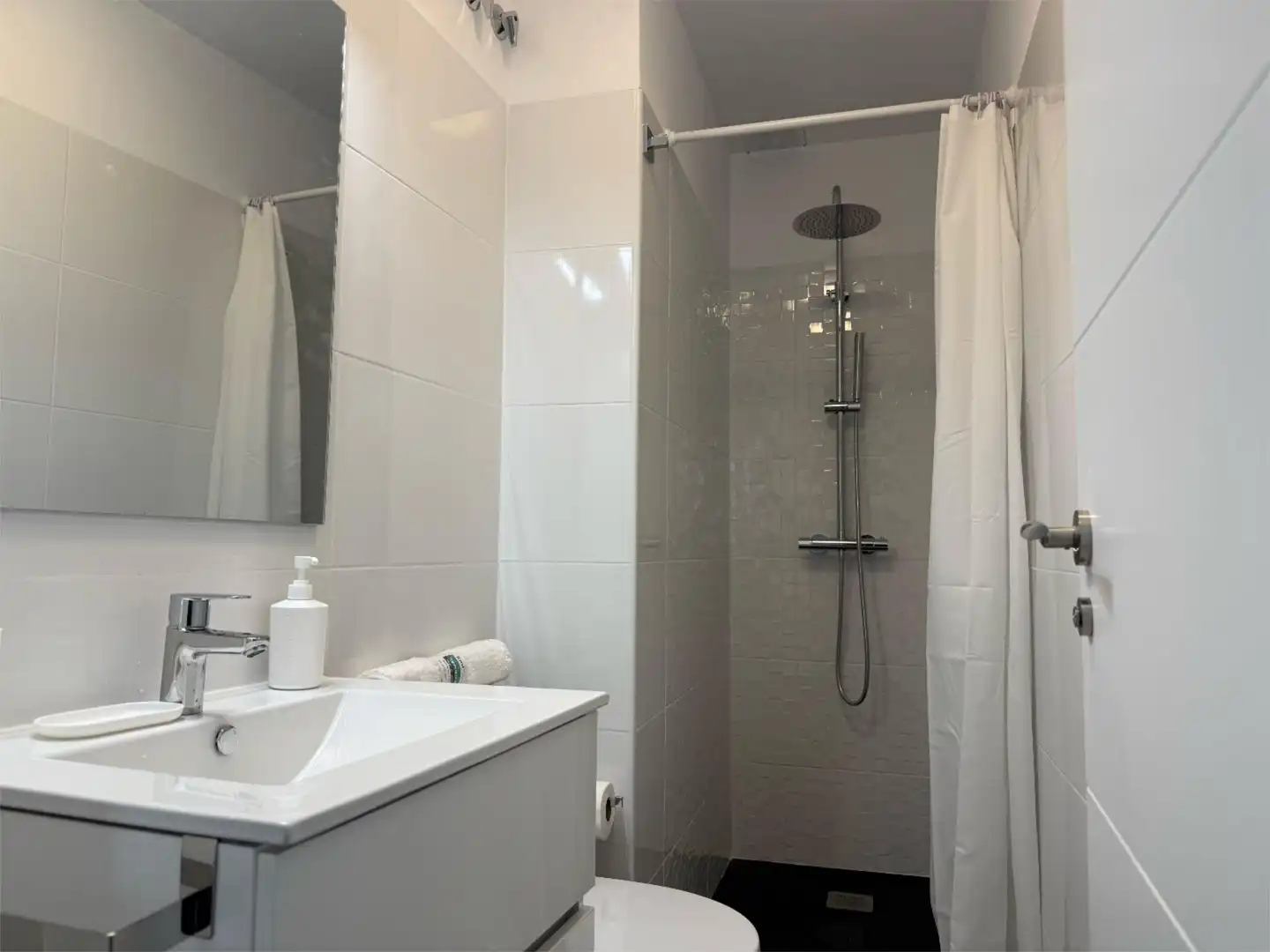 Baño de Piso de alquiler en Segovia con Calefacción, Amueblado y Balcón