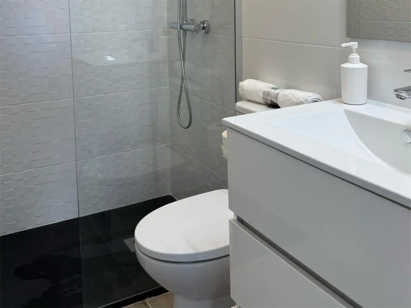 Baño de Piso de alquiler en Segovia con Calefacción, Amueblado y Balcón